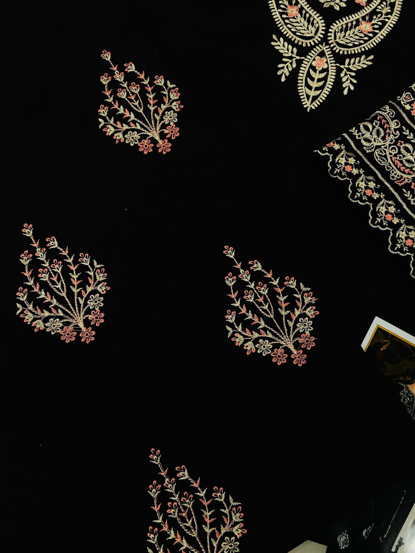 BRAND NAME* URGE

_WEAR BY THE GORGEOUS ACTRESS_ *SAJJAL ALI